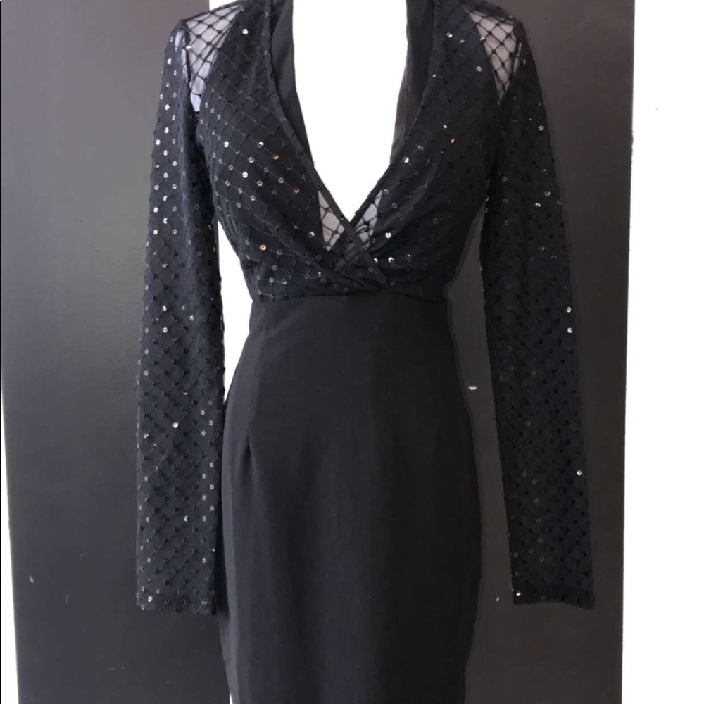 NEW ❤️ Elegant & classy black long sleeve dress.